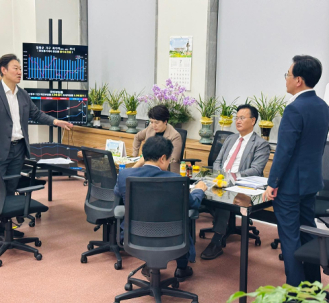 국힘 원내대표실 등장한 '경제지표 상황판', 