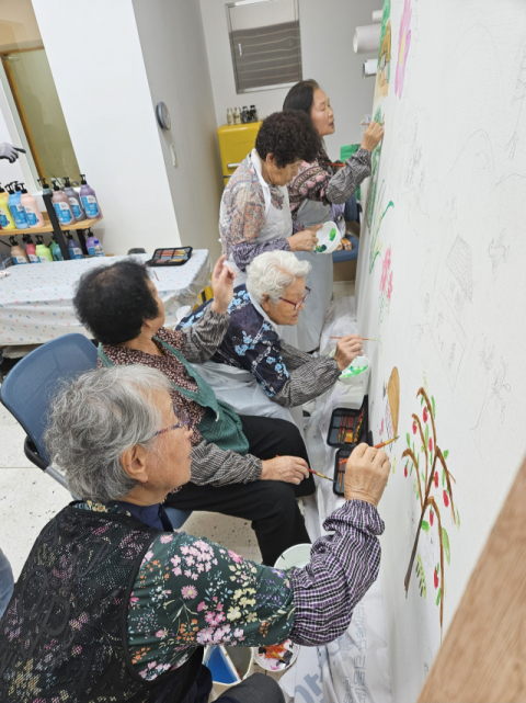 평균 연령 80세 '문경 할머니 예술가 11인' 특별전