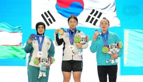 '역도인 2세' 전희수, 아시아주니어선수권 3관왕 달성