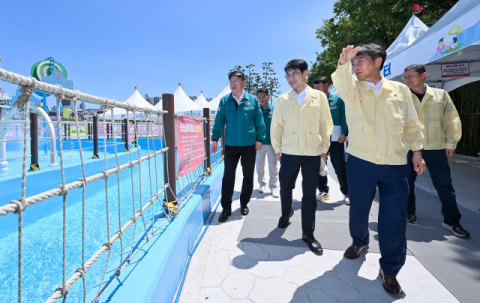 김정기 시장 권한대행, 12일 개장 '신천 물놀이장' 현장점검