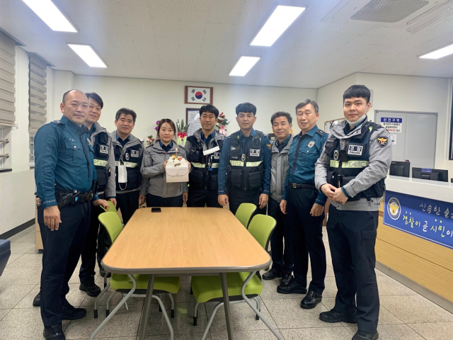 구조대상자의 목숨을 구한 월성파출소 일동. 대구달서경찰서 제공.