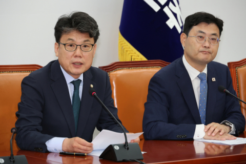 진성준 