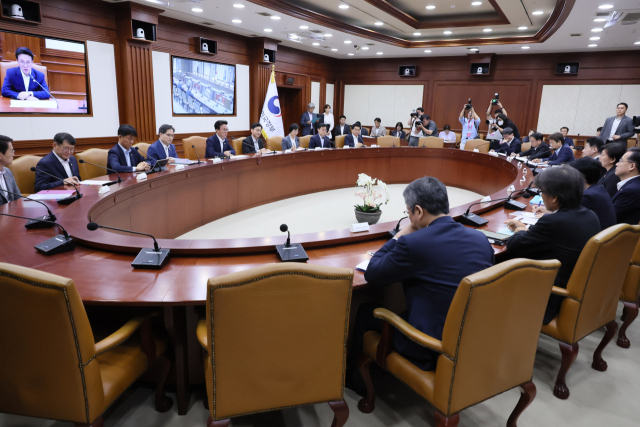 김민석 국무총리가 10일 서울 종로구 정부서울청사에서 열린 국정현안관계장관회의에서 발언하고 있다. 연합뉴스