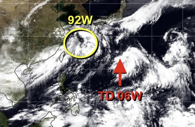 미국 합동태풍경보센터(JTWC, Joint Typhoon Warning Center) 감시 TD 06W(오른쪽, 향후 5호 태풍 나리 발달 전망)과 92W 열대요란. JTWC 홈페이지