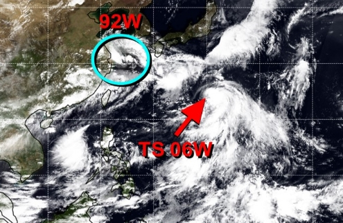 미국 합동태풍경보센터(JTWC, Joint Typhoon Warning Center) 감시 92W 열대요란(11호 열대저압부), TS 06W(10호 열대저압부). JTWC 홈페이지