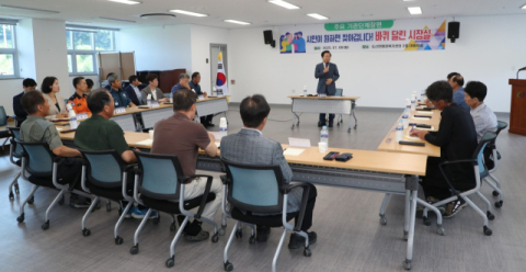 몸 낮추고 귀 기울이고, 폭염속에서도 '찾아가는 소통행보'
