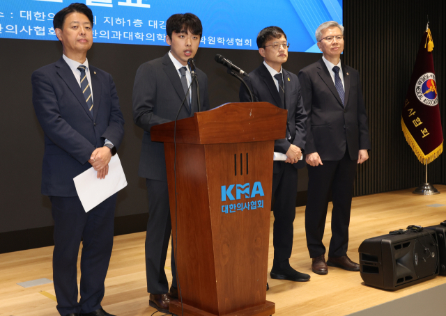 12일 서울 용산구 대한의사협회에서 이선우 대한의과대학·의학전문대학원학생협회 비대위원장이 국회 교육위원회, 보건복지위원회, 대한의사협회와 함께 