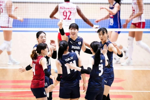 득점 후 기뻐하는 한국 여자배구 대표팀. 국제배구연맹 제공