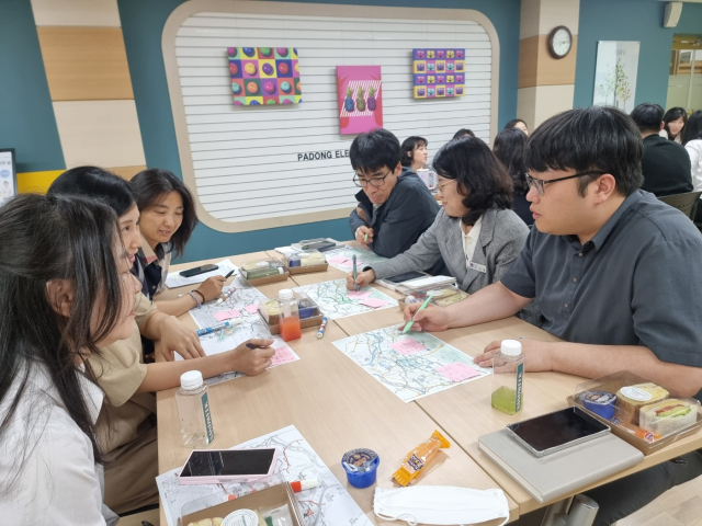 대구동부교육지원청은 다양한 장학지도 활동을 통해 학교의 변화와 성장을 지원하고 있다. 교사들이
