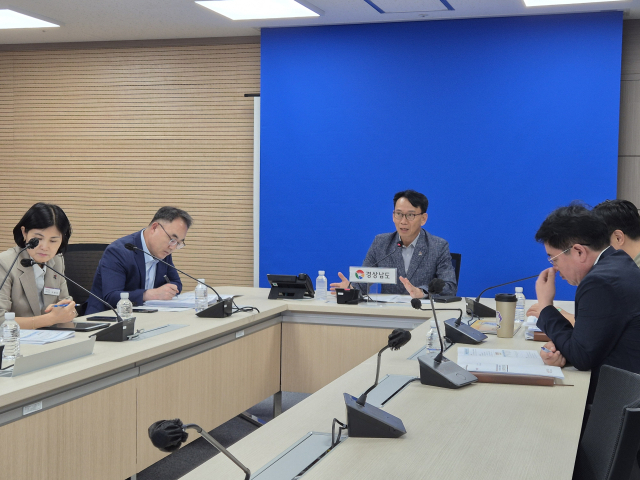 14일 도청 영상회의실 김명주 경제부지사 주재로 민생회복 소비쿠폰 TF단장 회의를 개최했다. 경남도 제공