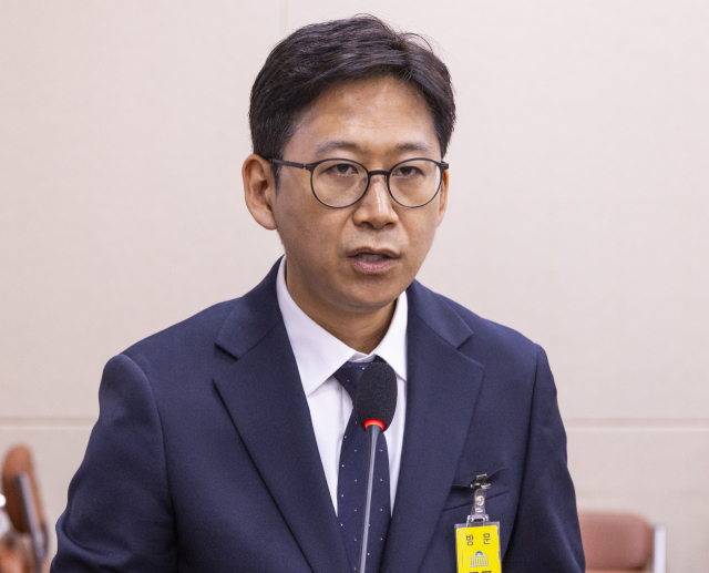배경훈 과학기술정보통신부 장관 후보자가 14일 국회 과학기술정보방송통신위 인사청문회에 출석해 선서한 뒤 인사말을 하고 있다. 연합뉴스