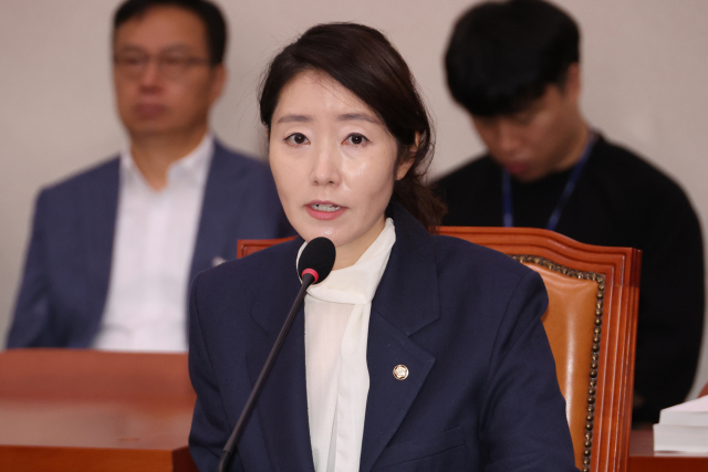 강선우 여성가족부 장관 후보자가 14일 국회 여성가족위원회에서 열린 인사청문회에서 위원의 질문에 답하고 있다. 연합뉴스