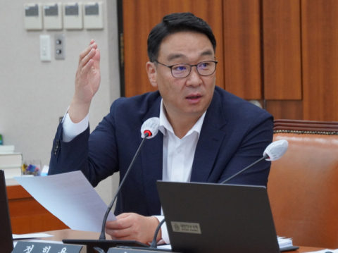 정희용 