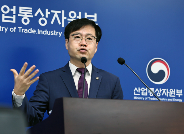 여한구 산업통상자원부 통상교섭본부장이 14일 정부세종청사에서 한미 통상협의 관련 브리핑을 하고 있다. 연합뉴스