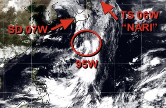 미국 합동태풍경보센터(JTWC, Joint Typhoon Warning Center)가 95W 열대요란의 열대저기압 발달 가능성을 15일 새벽 Hihg(높음)로 격상했다.(사진 중앙 빨간 원) 오른쪽은 5호 태풍 나리, 맨 왼쪽은 SD(아열대저기압) 07W(기존 11호 열대저압부). JTWC 홈페이지