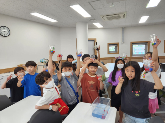 2024년 태전도서관 여름 독서교실 운영 사진. 행복북구문화재단