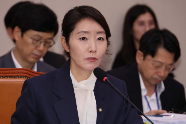 강선우 여성가족부 장관 후보자가 14일 국회 여성가족위원회에서 열린 인사청문회에서 위원의 질문에 답하고 있다. 연합뉴스