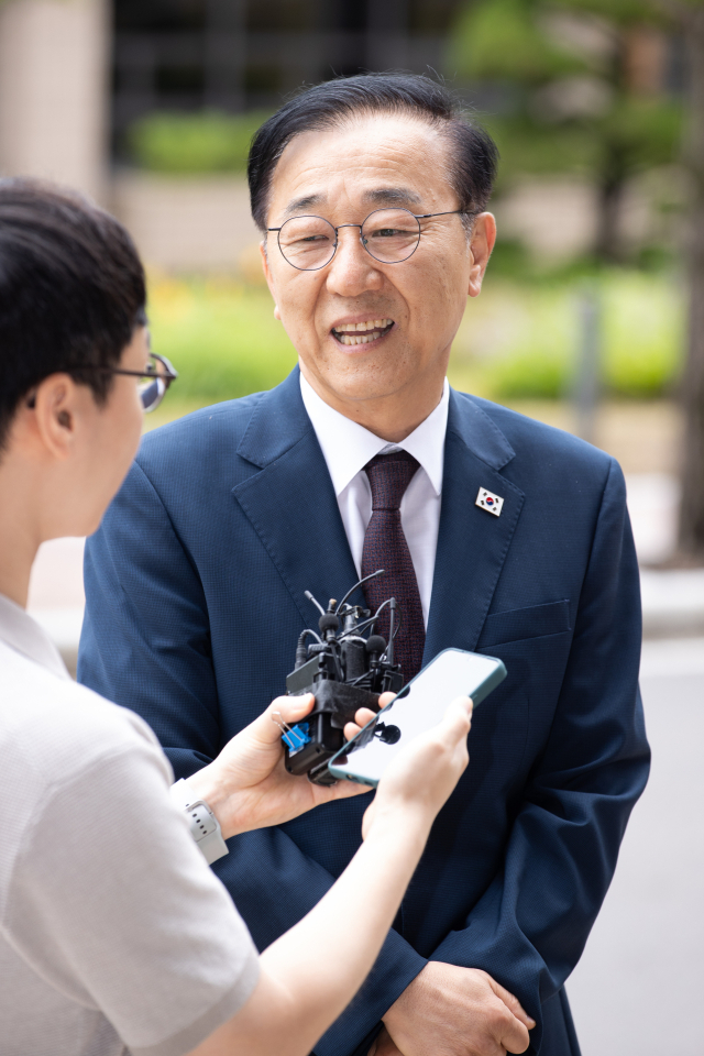 김윤덕 국토교통부 장관 후보자가 15일 정부과천청사에 마련된 인사청문회 준비 사무실로 첫 출근하는 모습. 2025.7.15. 국토부 제공
