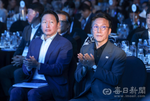 [포토뉴스] 대한상의 하계포럼 참석한 김민석 총리·최태원 대한상의 회장