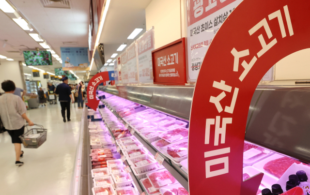 15일 서울 시내 한 대형마트에 미국산 소고기가 진열돼 있다. 미국은 한미 관세 협상 농산물 분야에서 30개월 이상 소고기 수입 제한 해제, 미국산 쌀 구입 할당 확대 등을 요구하는 것으로 알려져 농업인단체의 반발 움직임이 거세지고 있다. 연합뉴스