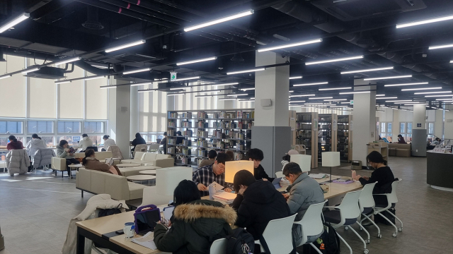 물빛서원 도서관 종합자료실. 대구시 제공
