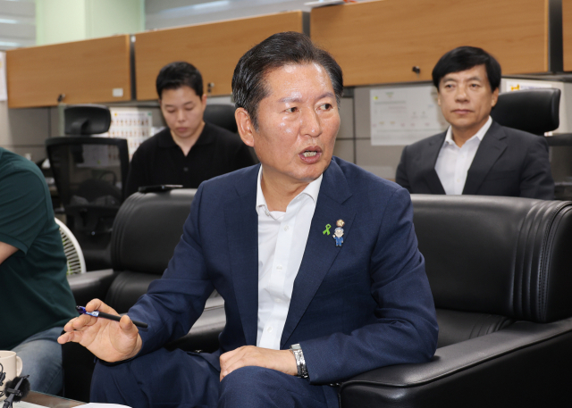 더불어민주당 당 대표 후보인 정청래 의원이 11일 전북특별자치도의회 기자간담회에서 발언하고 있다. 연합뉴스