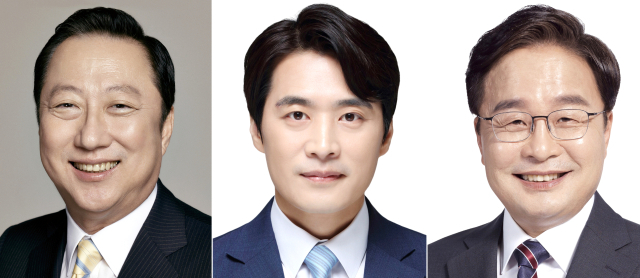 이재명 대통령이 17일 대미특사단 단장으로 박용만 전 대한상공회의소 회장(사진 왼쪽)을 임명했다. 우상호 대통령실 정무수석은 17일 브리핑에서 이같이 밝히면서 