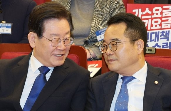 이재명 대통령, 민병덕 더불어민주당 국회의원. 연합뉴스