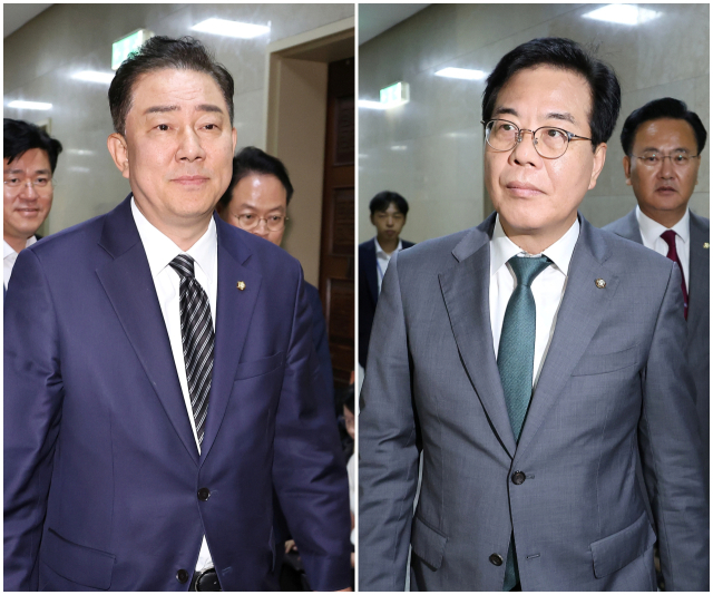 더불어민주당 김병기 당 대표 직무대행 겸 원내대표(사진 왼쪽)와 국민의힘 송언석 비대위원장 겸 원내대표(사진 오른쪽)가 18일 국회에서 장관 후보자들의 인사청문 보고서 채택 등을 논의하기 위해 각각 운영위원장실로 들어가고 있다. 연합뉴스
