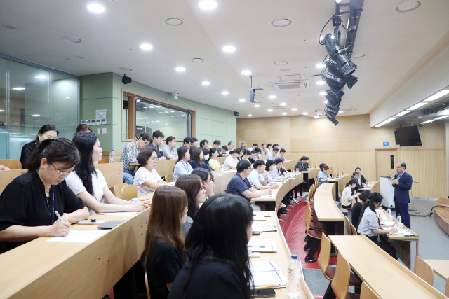 영남이공대는 학과별 취업목표 달성 위해 전담 교수제·미취업생 집중관리에 나선다. 영남이공대 제공