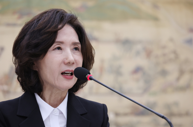 이진숙 사회부총리 겸 교육부 장관 후보자가 16일 서울 여의도 국회 교육위원회에서 열린 인사청문회에서 의원 질의에 답변하고 있다. 연합뉴스