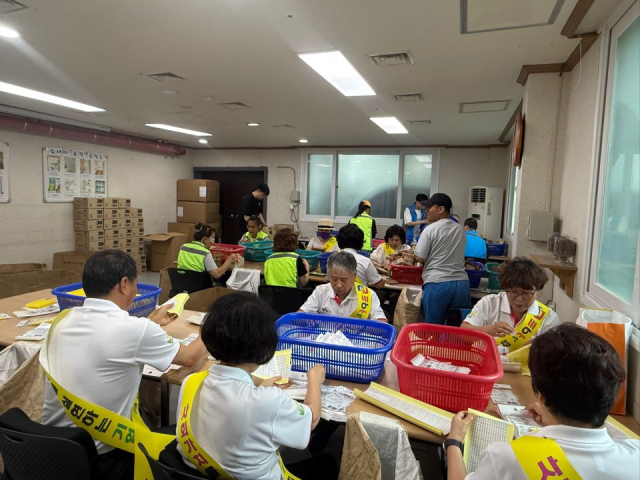 이비티에스 협동조합 경산중앙지국 경산센터 조합원은 15일 경산 대동시온재활원을 찾아 봉사활동을 펼쳤다.
