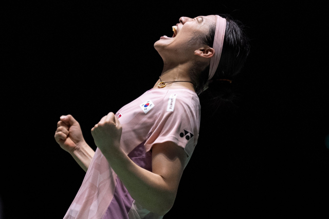 안세영이 20일 일본 오픈 결승에서 2인자 왕즈이를 완파하며 특유의 승리 시그니처인 포효하는 모습을 선보이고 있다. 연합뉴스