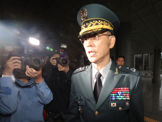 김용대 드론작전사령관이 17일 내란특검 사무실이 마련된 서울 서초구 서울고검에 조사를 받기 위해 출석하고 있다. 연합뉴스