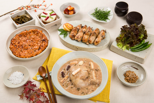 닭백수 등 닭요리 한상. 청송군 제공