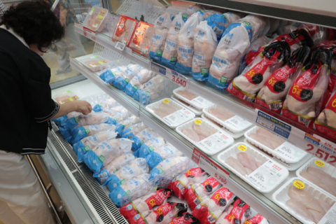 초복 삼계탕, 집에서 만들어도 3만6천원…닭고기값 12.5%↑
