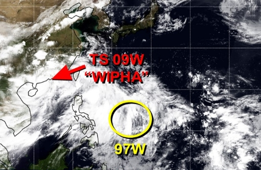 미국 합동태풍경보센터(JTWC, Joint Typhoon Warning Center) 감시 6호 태풍 위파(왼쪽)와 97W 열대요란(향후 7호 태풍 프란시스코 발달 가능성). JTWC 홈페이지