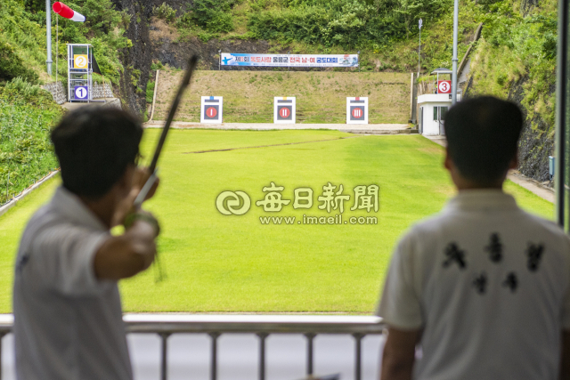 제5회 독도사랑 전국남녀궁도대회에 참석한 선수들이 그간 갈고 닦은 기량을 겨뤘다. 울릉군 제공