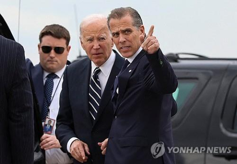 조 바이든 미국 대통령과 차남 헌터. 로이터=연합뉴스