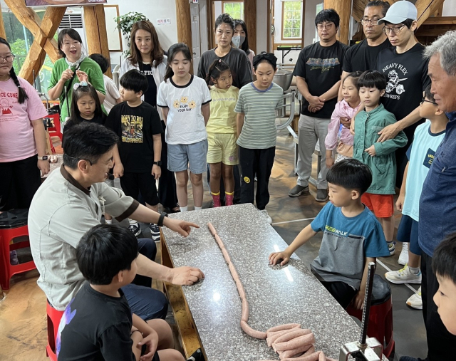수제 소시지 만들기 체험활동 사진. 밀양교육지원교육청 제공