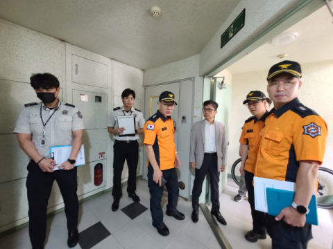 이진우 대구북부소방서장, 노후 아파트 화재예방 현장지도