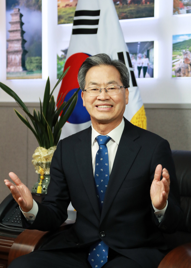 오도창 영양군수가 지역 현안과 앞으로의 영양군 정책에 대해 설명하고 있다. 영양군 제공