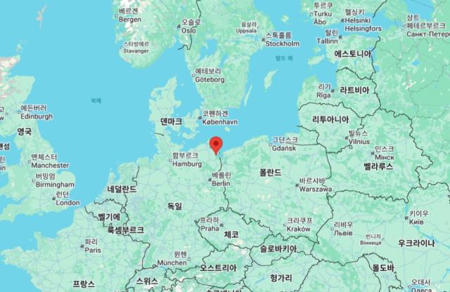 캐나다 유전탐사업체 CEP가 폴란드 북서부 항구도시 시비노우이시치에서 6km 거리 해역에서 석유 환산 매장량 약 2억 배럴로 추정되는 유전과 가스전을 발견한 것으로 21일(현지시간) 현지 언론이 보도했다. 구글맵