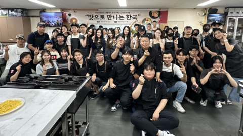 외국인 유학생, 비빔밥에 빠지다…계명문화대 문화체험 열기