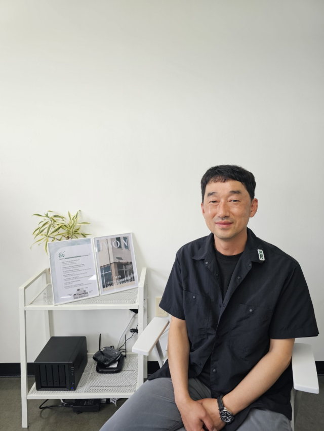 친환경 기술을 개발·상용화하는 스타트업 투엔을 이끄는 김재훈 대표가 매일신문과 인터뷰를 하고 있다. 그는 