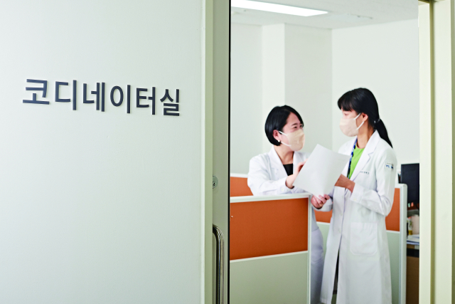 영남대병원 암치유센터의 전문 코디네이터들. 영남대병원 제공.