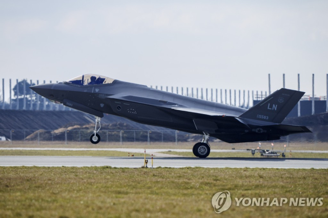 레이컨히스 공군기지에 주둔하는 미 공군 제48 전투비행단의 F-35A 라이트닝II 전투기 [EPA 연합뉴스]