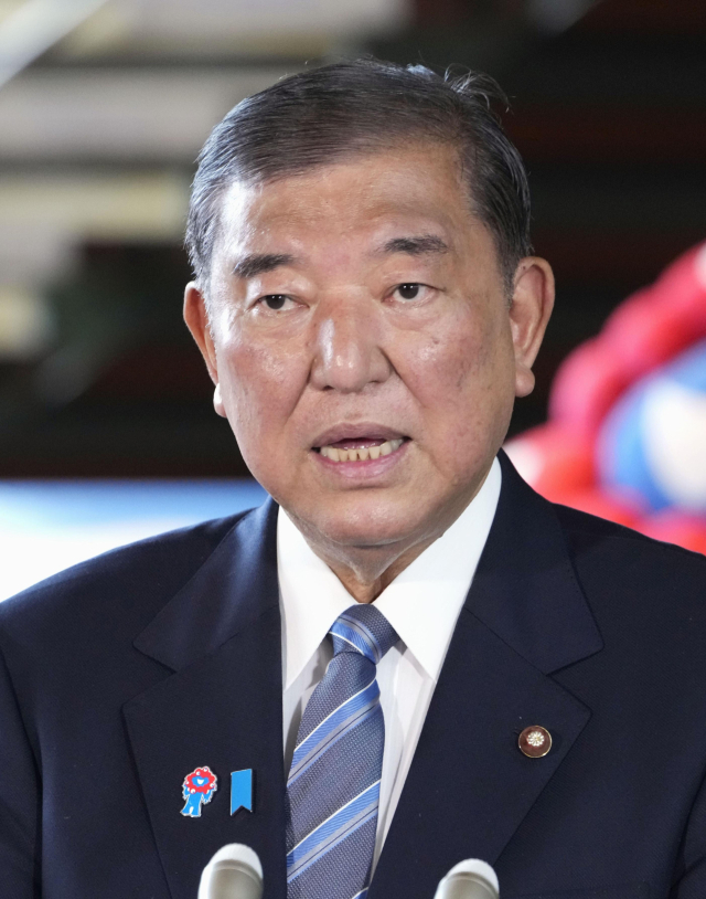 미국과 일본의 무역협상이 타결된 23일 이시바 시게루 일본 총리가 도쿄 총리 관저에서 취재진 질문에 답하고 있다. 미국에 수출되는 일본산 제품의 상호 관세율은 기존에 예고했던 25%에서 10%포인트 낮아진 15%로 정해졌다. 연합뉴스