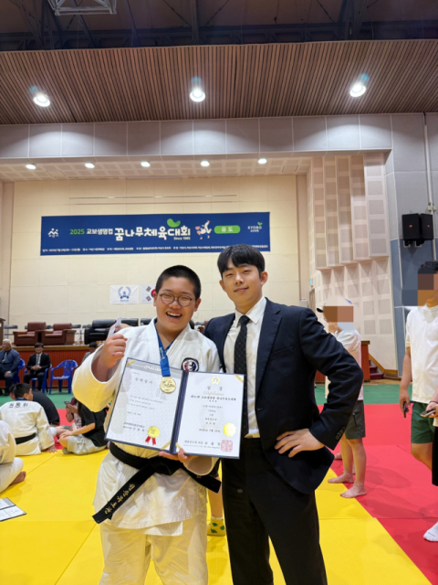 박수범 군과 정용민 청춘유도관 대구 연경점 관장. 정용민 관장 제공
