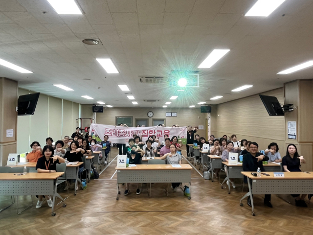 대구한의대가 위탁 운영하는 칠곡군어린이·사회복지급식관리지원센터는 최근 조리원 집합교육을 실시했다. 대구한의대 제공